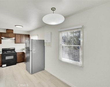 1120 N Vista Street - Photo Thumbnail 7