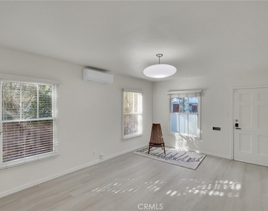 1120 N Vista Street - Photo Thumbnail 5