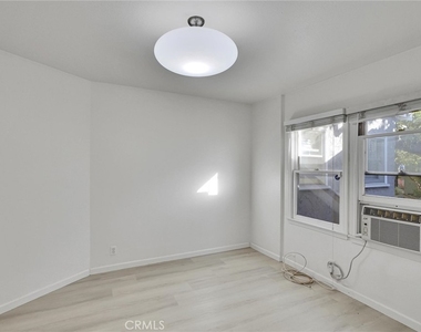 1120 N Vista Street - Photo Thumbnail 10