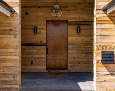 5109 Longridge Avenue - Photo Thumbnail 24