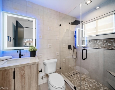 5109 Longridge Avenue - Photo Thumbnail 18