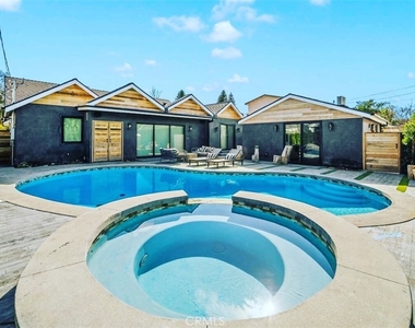 5109 Longridge Avenue - Photo Thumbnail 22