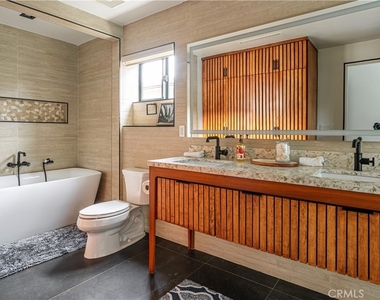 5109 Longridge Avenue - Photo Thumbnail 34