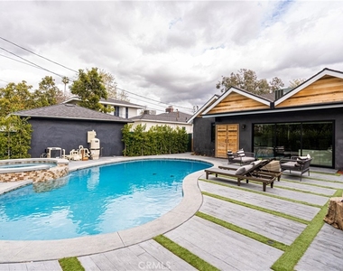 5109 Longridge Avenue - Photo Thumbnail 40