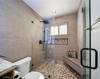 5109 Longridge Avenue - Photo Thumbnail 17