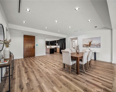 5109 Longridge Avenue - Photo Thumbnail 1