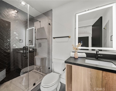 5109 Longridge Avenue - Photo Thumbnail 48
