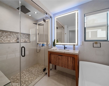 5109 Longridge Avenue - Photo Thumbnail 21