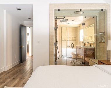 5109 Longridge Avenue - Photo Thumbnail 32