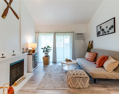 28947 E Thousand Oaks - Photo Thumbnail 2
