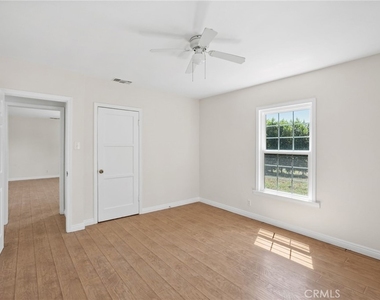 15115 Leadwell Street - Photo Thumbnail 16