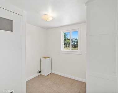 15115 Leadwell Street - Photo Thumbnail 9