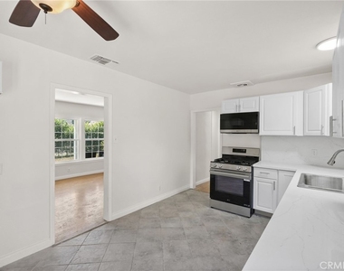 15115 Leadwell Street - Photo Thumbnail 7