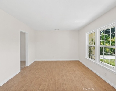 15115 Leadwell Street - Photo Thumbnail 2