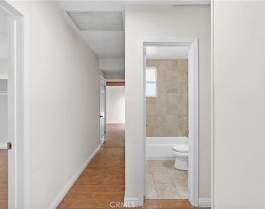 15115 Leadwell Street - Photo Thumbnail 10