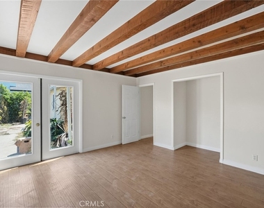 15115 Leadwell Street - Photo Thumbnail 12