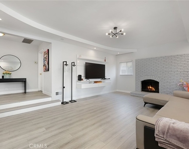 20745 Ingomar Street - Photo Thumbnail 6