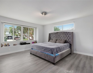 20745 Ingomar Street - Photo Thumbnail 9