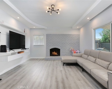 20745 Ingomar Street - Photo Thumbnail 7