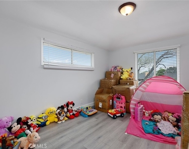 20745 Ingomar Street - Photo Thumbnail 15