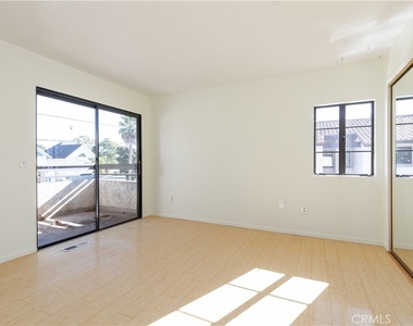 276 Spruce Street - Photo Thumbnail 26