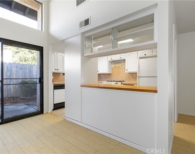 276 Spruce Street - Photo Thumbnail 7