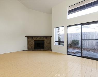 276 Spruce Street - Photo Thumbnail 13