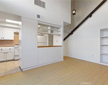 276 Spruce Street - Photo Thumbnail 8