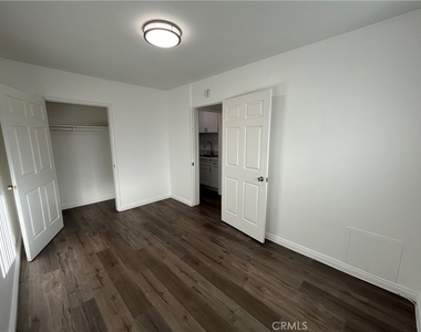12926 Doty Avenue - Photo Thumbnail 8