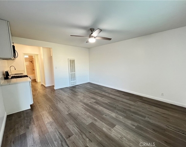 12926 Doty Avenue - Photo Thumbnail 2