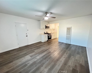 12926 Doty Avenue - Photo Thumbnail 3