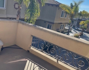 2207 Warfield Avenue - Photo Thumbnail 22
