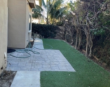 2207 Warfield Avenue - Photo Thumbnail 30