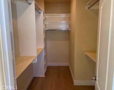 2207 Warfield Avenue - Photo Thumbnail 19