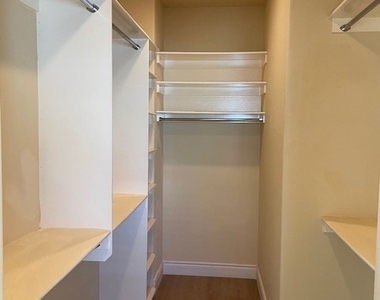 2207 Warfield Avenue - Photo Thumbnail 18