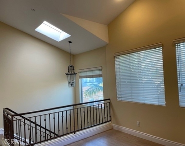 2207 Warfield Avenue - Photo Thumbnail 7