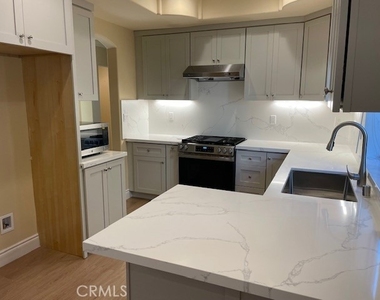 2207 Warfield Avenue - Photo Thumbnail 3