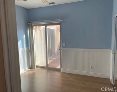 2207 Warfield Avenue - Photo Thumbnail 9