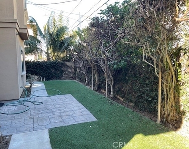 2207 Warfield Avenue - Photo Thumbnail 29