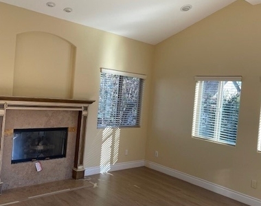 2207 Warfield Avenue - Photo Thumbnail 25