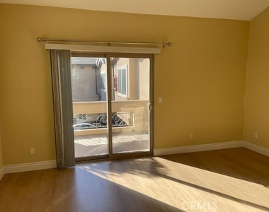 2207 Warfield Avenue - Photo Thumbnail 33