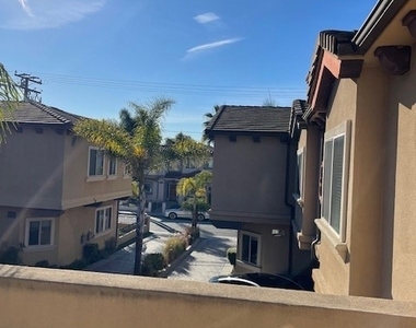2207 Warfield Avenue - Photo Thumbnail 23