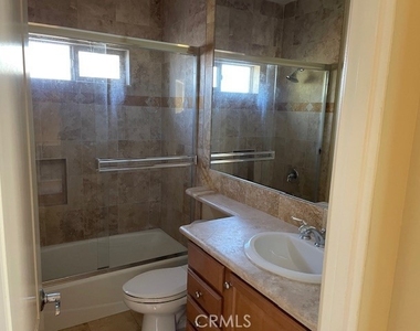 2207 Warfield Avenue - Photo Thumbnail 14