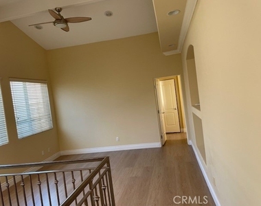 2207 Warfield Avenue - Photo Thumbnail 5