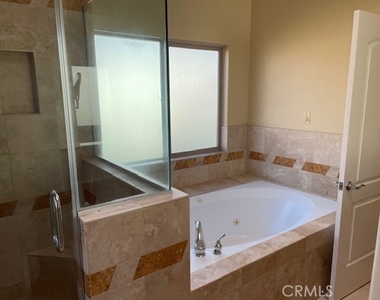 2207 Warfield Avenue - Photo Thumbnail 16