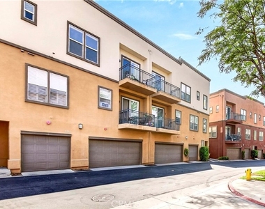 2256 Clark - Photo Thumbnail 36