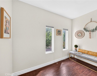 2256 Clark - Photo Thumbnail 7