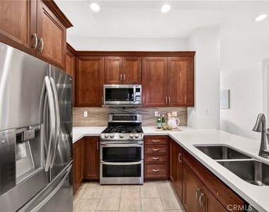 2256 Clark - Photo Thumbnail 19