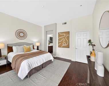 2256 Clark - Photo Thumbnail 31