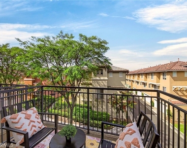 2256 Clark - Photo Thumbnail 28